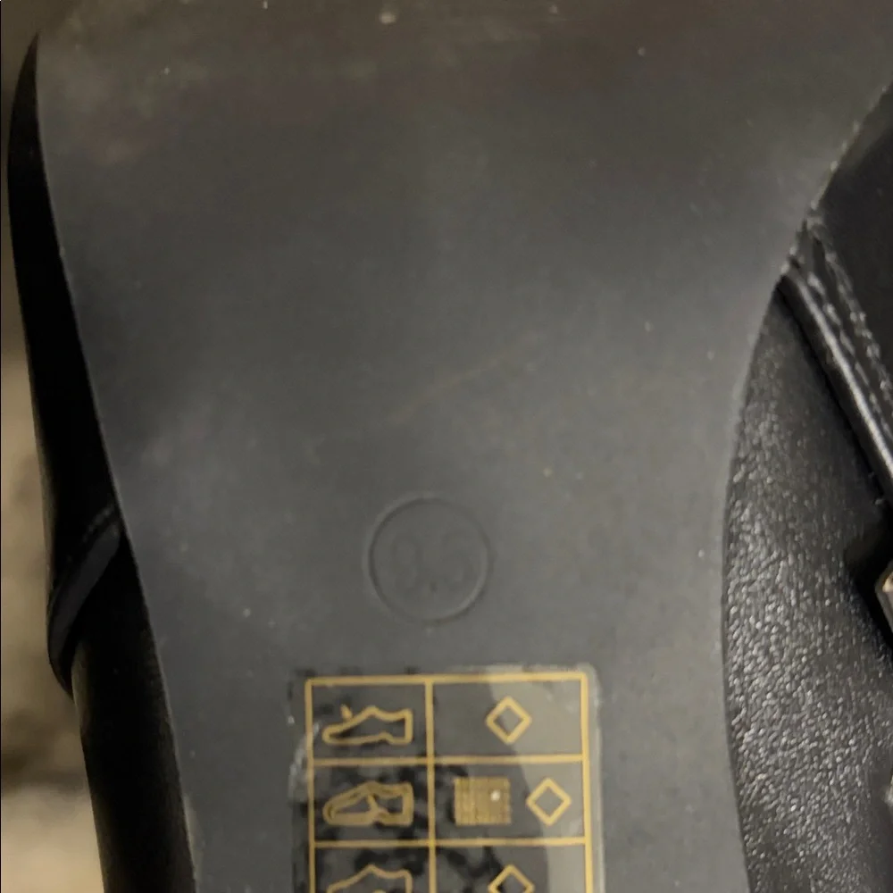 Women's Black Pointed-Toe Zip Ankle Booties - Picture 8 of 10